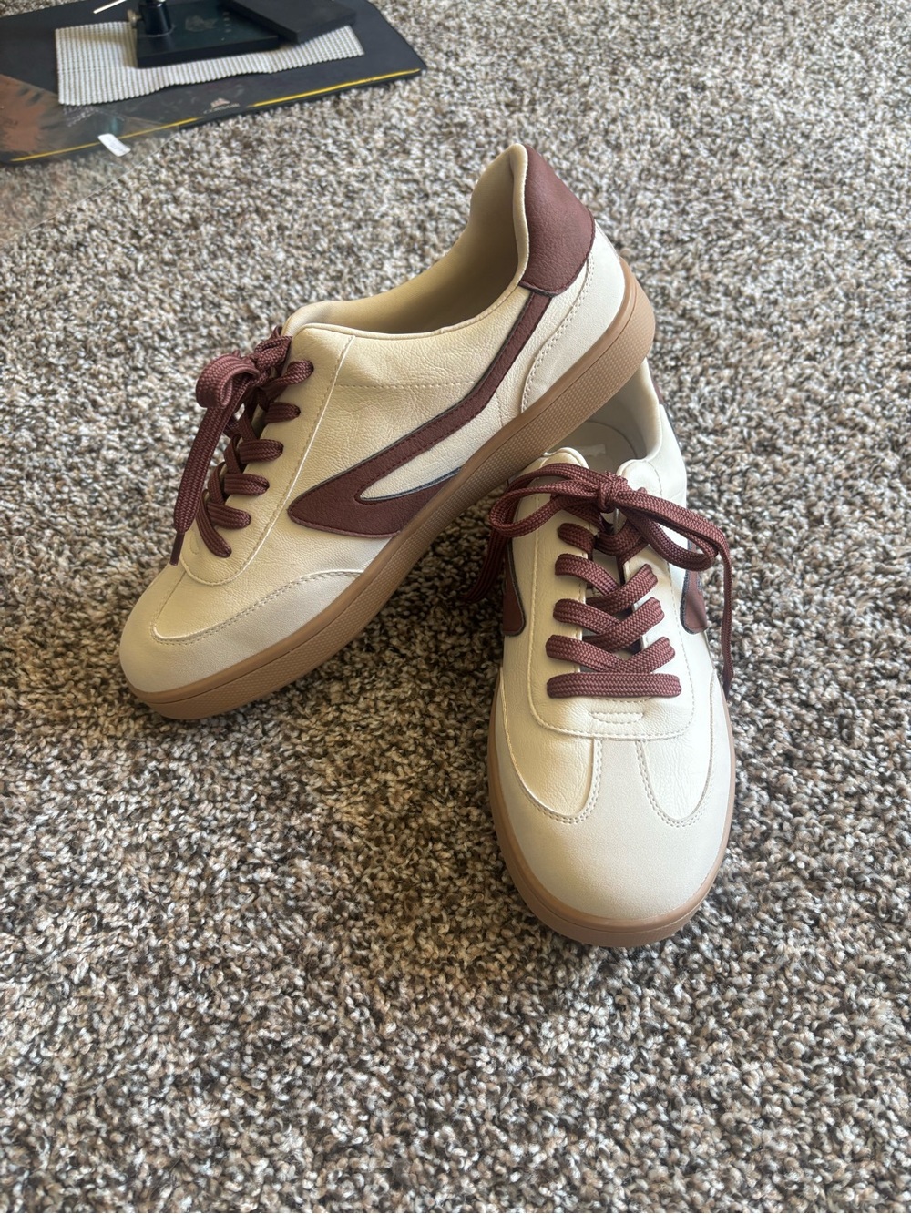 Dolce Vita Cream & Brown Casual Sneakers